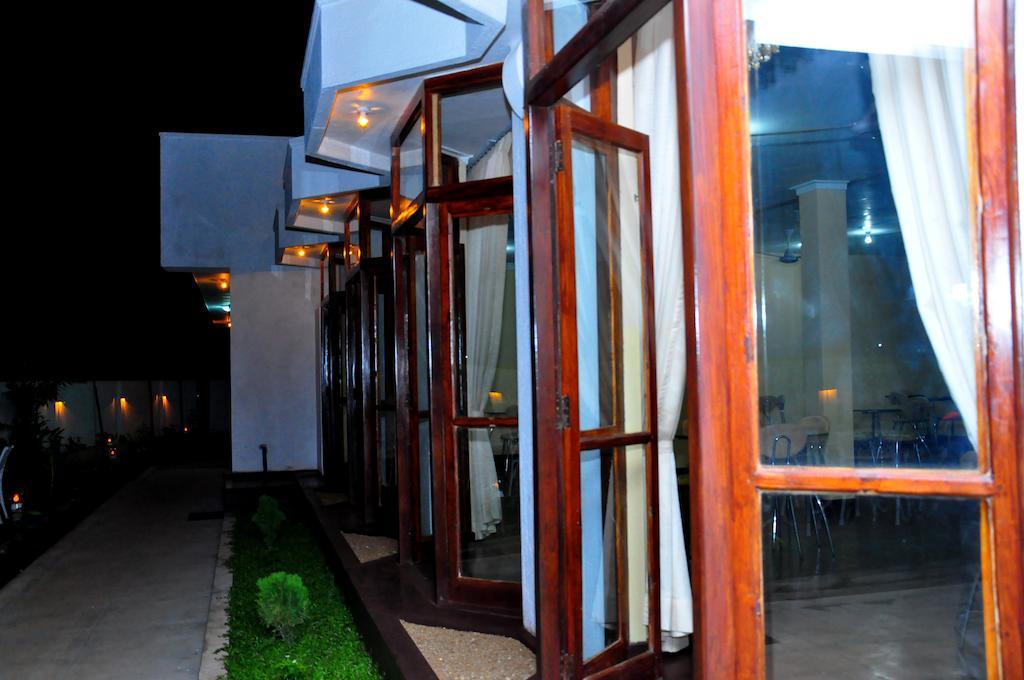 Melbourne Tourist Rest Hotel Anuradhapura Kültér fotó
