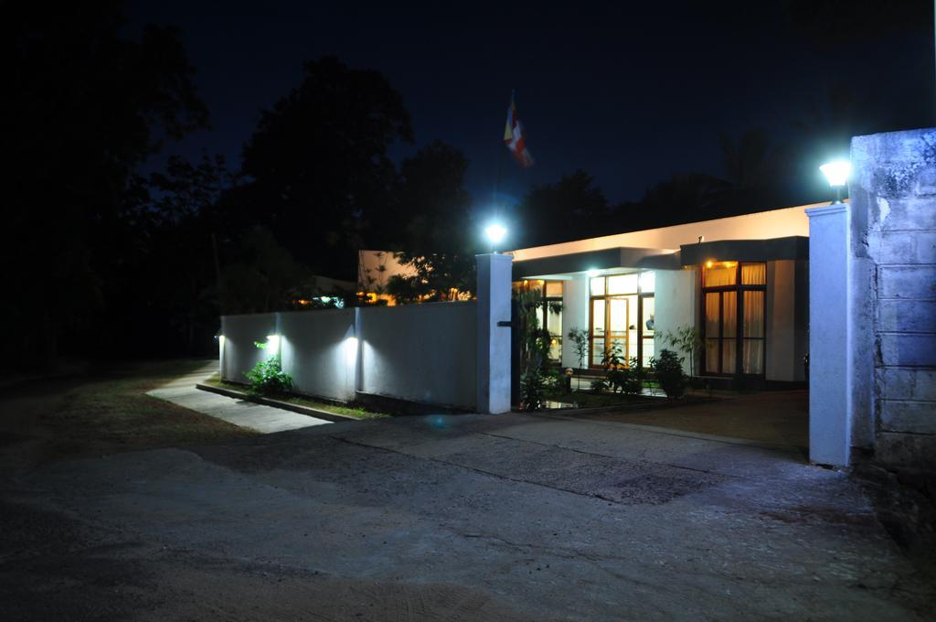 Melbourne Tourist Rest Hotel Anuradhapura Kültér fotó